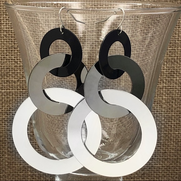 🍀 3 Ring Metal Ring Earrings - Picture 1 of 3